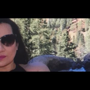 Meet your Posher, Estela